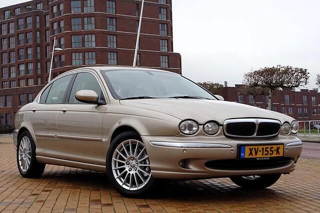 Bruin (metallic) Gebruikt 2003 Jaguar X-type Executive Sedan | € 5.750 (Iets duurder) - Afbeelding 1/4