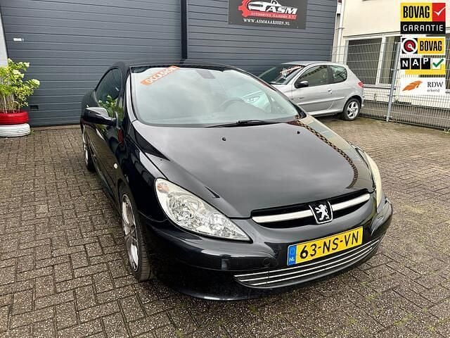 Zwart Gebruikt 2004 Peugeot 307 CC Cabriolet | € 1.949 (Eerlijke prijs) - Afbeelding 1/4