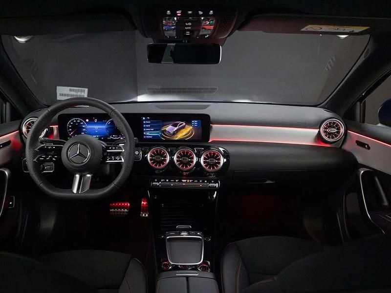 Occasion Mercedes A250 AMG line 163 PK (119 kW) 2025 Blauw, metallic lak Sedan