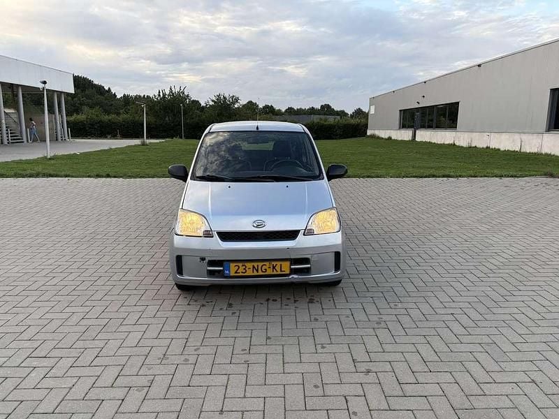 Grijs Gebruikt 2004 Daihatsu Cuore Hatchback | € 1.300 (Eerlijke prijs) - Afbeelding 1/4