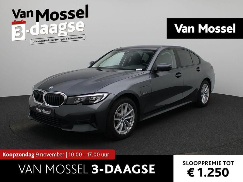 Grijs Gebruikt 2022 BMW 320 Executive Sedan | € 31.445 (Super prijs) - Afbeelding 1/3