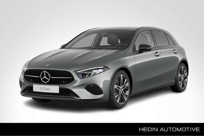 Zilver, metallic lak Nieuw 2024 Mercedes A250 Luxury Hatchback | € 48.555 (Iets duurder) - Afbeelding 1/4