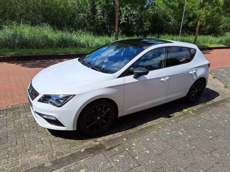 Wit Gebruikt 2020 Seat Leon FR Stationwagen | € 18.500 (Goede deal) - Afbeelding 1/4