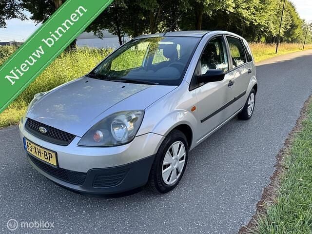 Grijs Occasion 2007 Ford Fiesta Cool & Sound Edition Hatchback | € 2.599 (Eerlijke prijs) - Afbeelding 1/4