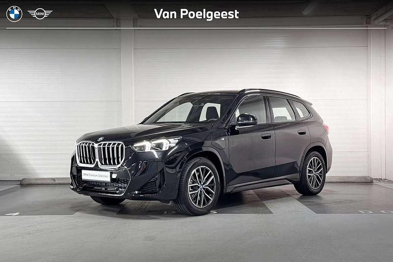 Saphirschwarz metallic (475) (zwart metallic) Gebruikt 2025 BMW X1 M Sport SUV | € 61.900 (Iets duurder) - Afbeelding 1/4