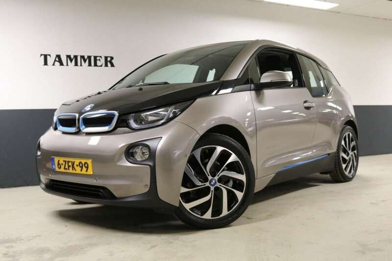 Grijs, metallic lak Gebruikt 2015 BMW i3 Comfort Edition Hatchback | € 19.350 - Afbeelding 1/4