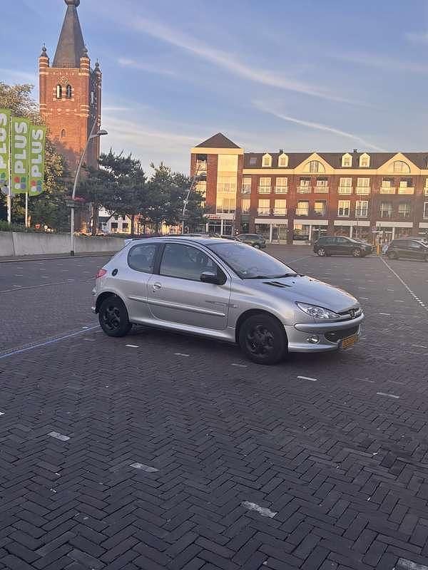 Gebruikt 2006 Peugeot 206 Sedan | € 1.750 (Iets duurder) - Afbeelding 1/4