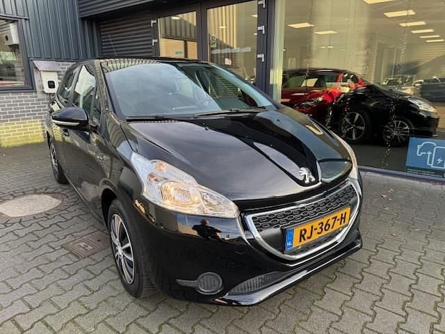 Zwart Gebruikt 2015 Peugeot 208 Active Hatchback | € 6.450 (Eerlijke prijs) - Afbeelding 1/4