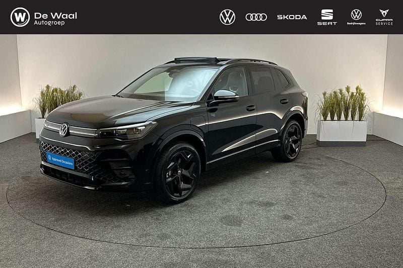 Zwart Nieuw 2025 VW Tiguan R-line Edition SUV | € 56.900 (Goede deal) - Afbeelding 1/3