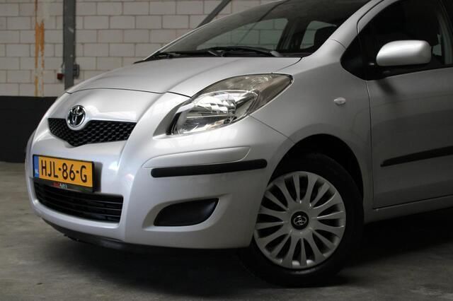 Occasion Toyota Yaris Cool 69 PK (50 kW) 2011 Grijs Hatchback