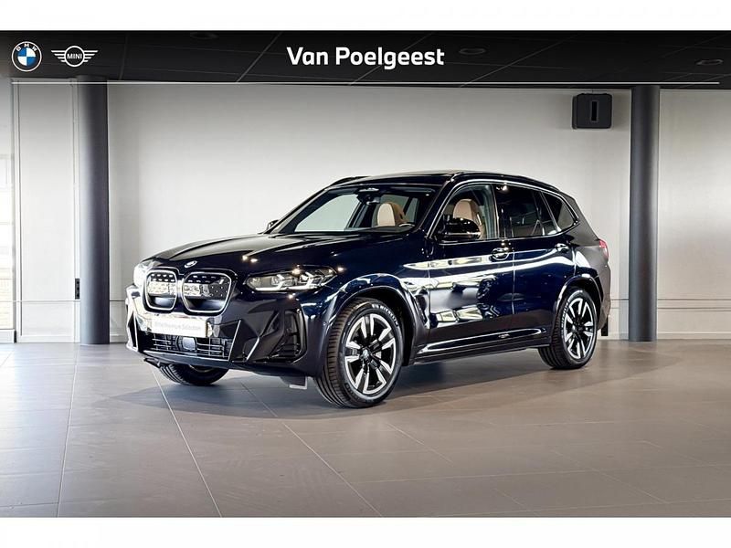 M carbonschwarz Gebruikt 2023 BMW iX3 Comfort Edition SUV | € 44.900 (Goede deal) - Afbeelding 1/2