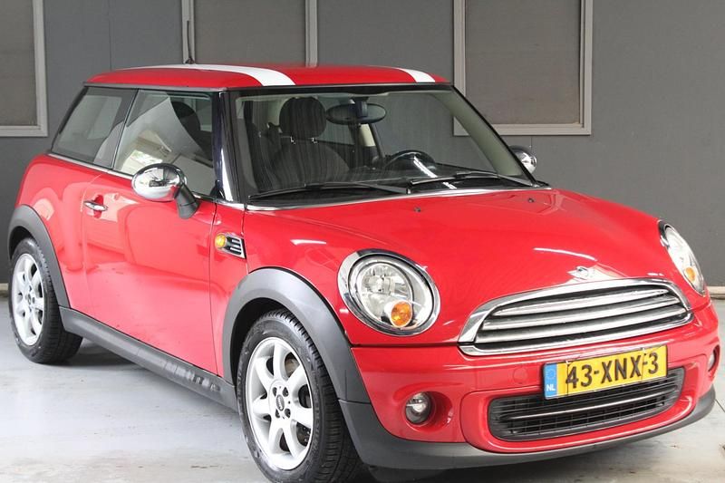 Occasion Mini Cooper Business 75 PK (55 kW) 2012 Rood Hatchback
