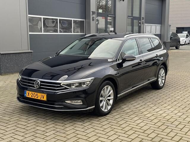 Zwart (metallic) Gebruikt 2019 VW Passat Business Stationwagen | € 12.550 (Super prijs) - Afbeelding 1/4