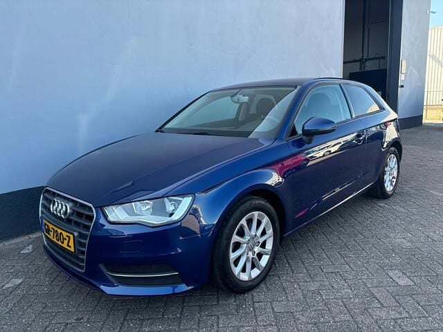 Blauw Gebruikt 2015 Audi A3 Attraction Hatchback | € 12.750 (Goede deal) - Afbeelding 1/4