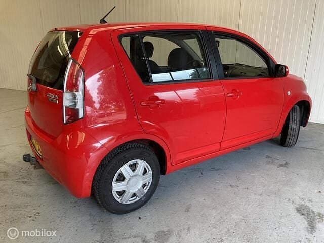 Occasion Daihatsu Sirion 69 PK (50 kW) 2005 Rood Hatchback