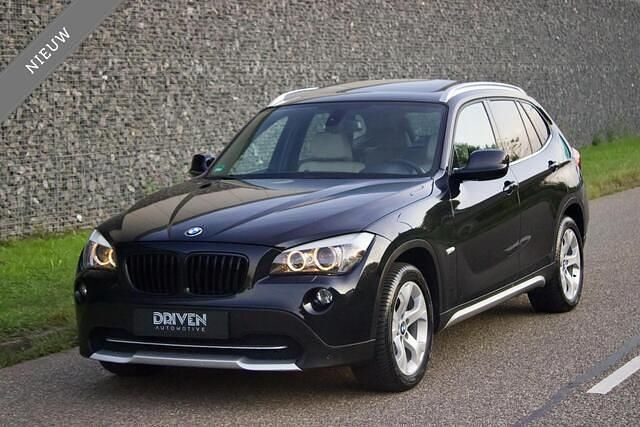Zwart Gebruikt 2011 BMW X1 Comfort Edition SUV | € 15.990 (Eerlijke prijs) - Afbeelding 1/4