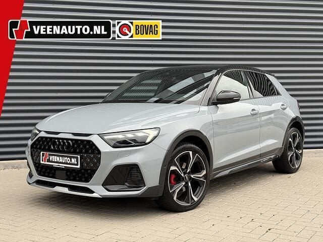 Grijs, metallic lak Gebruikt 2019 Audi A1 Ambiente Hatchback | € 25.445 (Eerlijke prijs) - Afbeelding 1/4