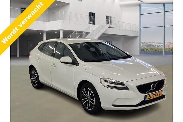 Wit Gebruikt 2019 Volvo V40 Stationwagen | € 18.699 (Goede deal) - Afbeelding 1/4