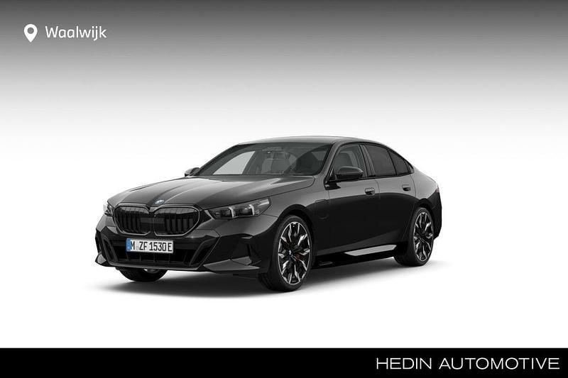 Zwart Nieuw 2025 BMW 550e Sedan | € 107.519 - Afbeelding 1/4