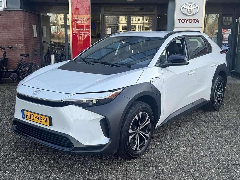 Wit Occasion 2025 Toyota bZ4X SUV | € 32.900 (Super prijs) - Afbeelding 1/4