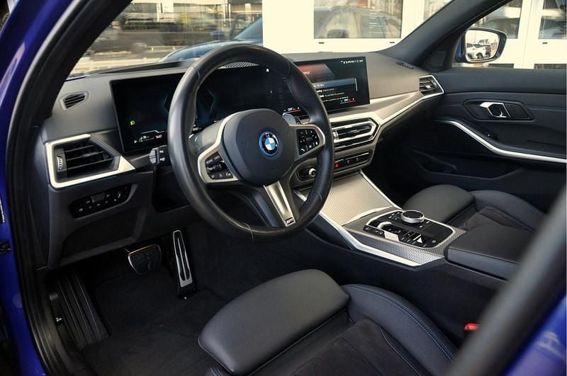 Occasion BMW 330e Basis 292 PK (214 kW) 2024 Blauw Stationwagen