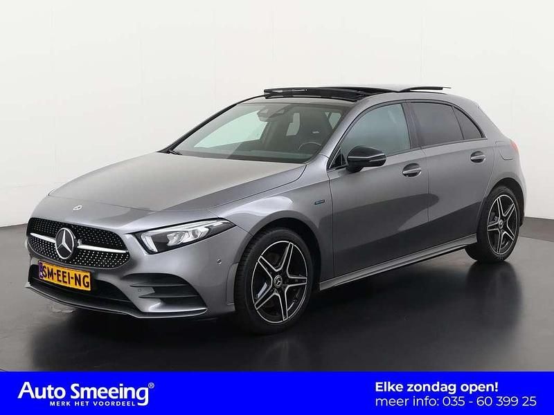 Mountain gray metallic finish (787u) Gebruikt 2020 Mercedes A250 AMG Hatchback | € 27.895 (Eerlijke prijs) - Afbeelding 1/4