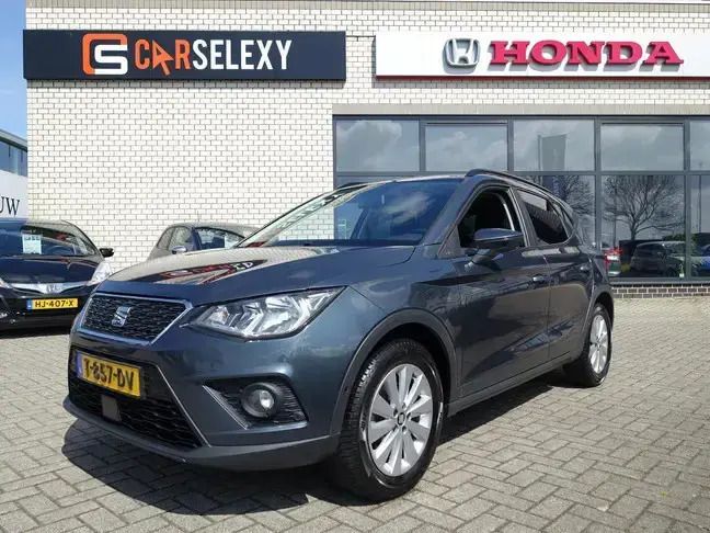 Grijs Gebruikt 2021 Seat Arona Style SUV | € 15.950 (Eerlijke prijs) - Afbeelding 1/4
