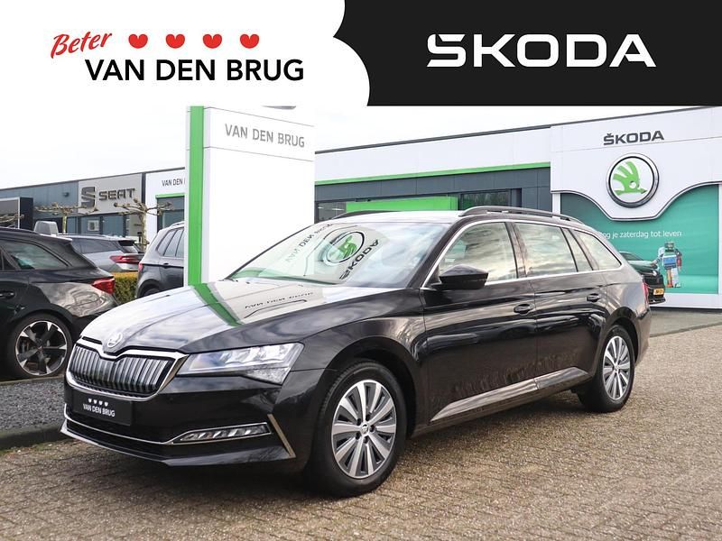 Zwart Gebruikt 2022 Skoda Superb Business Line Hatchback | € 28.695 (Eerlijke prijs) - Afbeelding 1/4