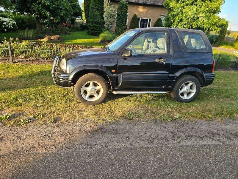 Zwart Gebruikt 2001 Suzuki Grand Vitara SUV | € 5.450 - Afbeelding 1/4