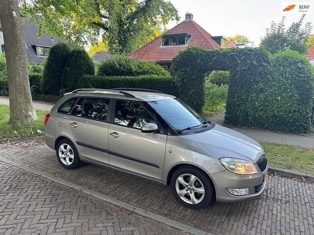 Beige Gebruikt 2011 Skoda Fabia GreenLine Stationwagen | € 1.975 (Iets duurder) - Afbeelding 1/4