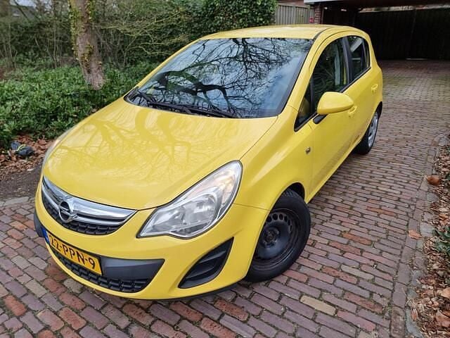 Occasion Opel Corsa Edition 95 PK (69 kW) 2011 Geel Hatchback