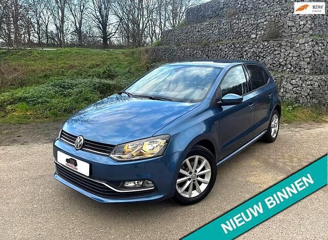 Blauw Occasion 2015 VW Polo LOUNGE Hatchback | € 12.499 (Eerlijke prijs) - Afbeelding 1/4
