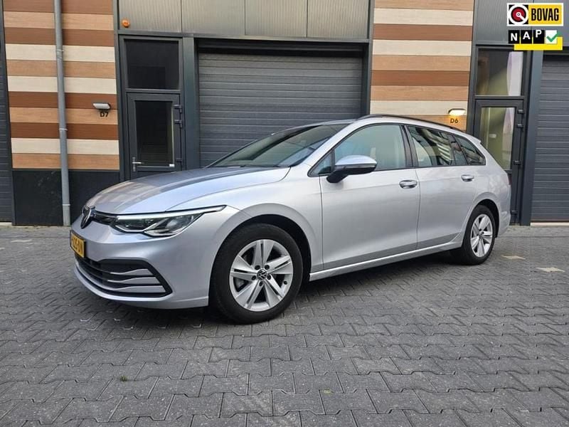 Grijs Occasion 2022 VW Golf VIII Life Stationwagen | € 18.250 (Eerlijke prijs) - Afbeelding 1/4