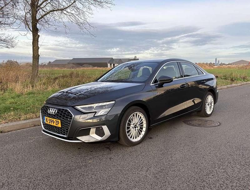 Grijs Occasion 2021 Audi A3 Sedan | € 19.850 (Goede deal) - Afbeelding 1/4