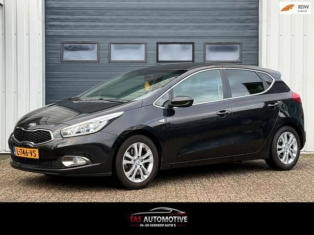 Occasion Kia Ceed 99 PK (72 kW) 2015 Zwart (metallic) Hatchback