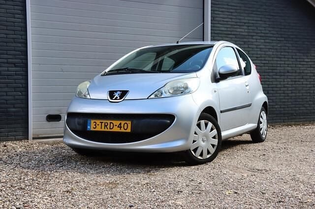 Grijs Gebruikt 2009 Peugeot 107 Hatchback | € 1.650 (Super prijs) - Afbeelding 1/4
