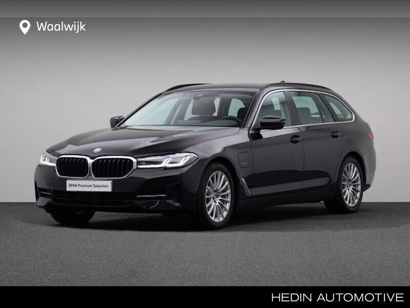 Zwart Gebruikt 2022 BMW 520 Executive Stationwagen | € 36.880 (Goede deal) - Afbeelding 1/4