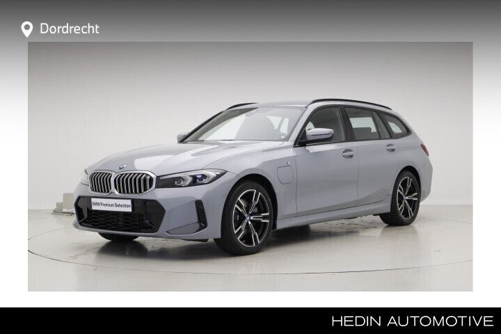 Brooklyn grau metallic (grijs metallic) Gebruikt 2024 BMW 320e Shadowline Stationwagen | € 48.895 (Eerlijke prijs) - Afbeelding 1/3
