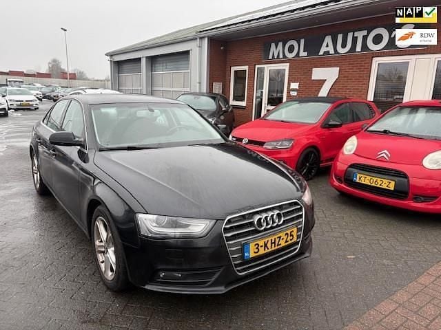 Zwart Occasion 2013 Audi A4 Business Sedan | € 8.750 (Eerlijke prijs) - Afbeelding 1/4