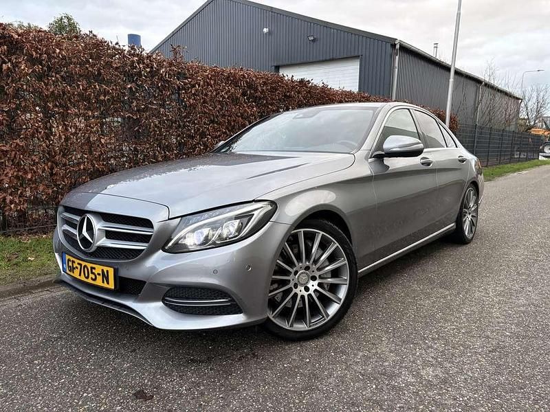 Grijs Occasion 2015 Mercedes C350e Edition Sedan | € 15.750 (Eerlijke prijs) - Afbeelding 1/4