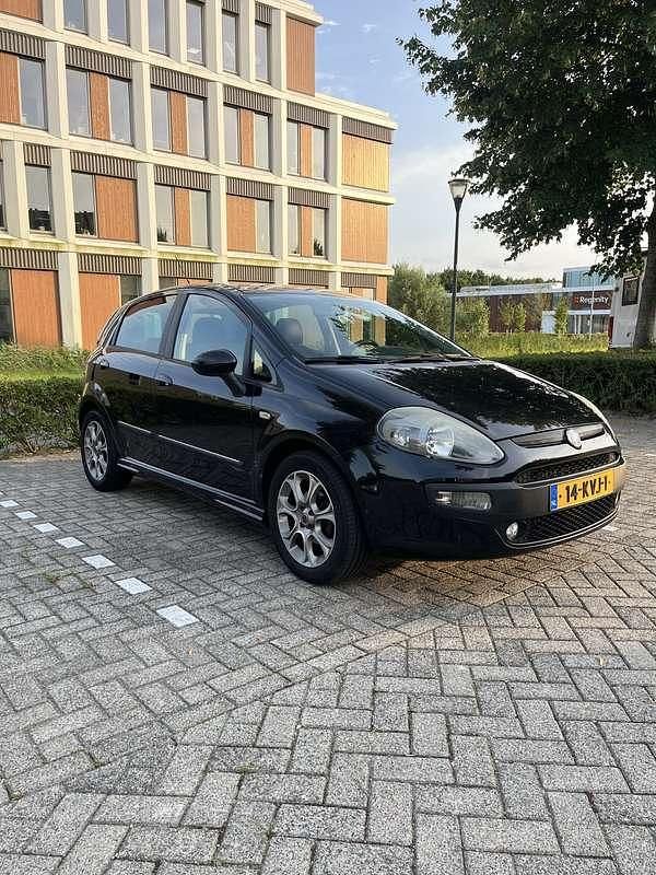 Zwart Gebruikt 2010 Fiat Punto Racing Hatchback | € 2.349 (Eerlijke prijs) - Afbeelding 1/4