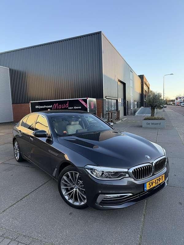 Grijs Occasion 2018 BMW 530e iPerformance Sedan | € 30.900 - Afbeelding 1/4