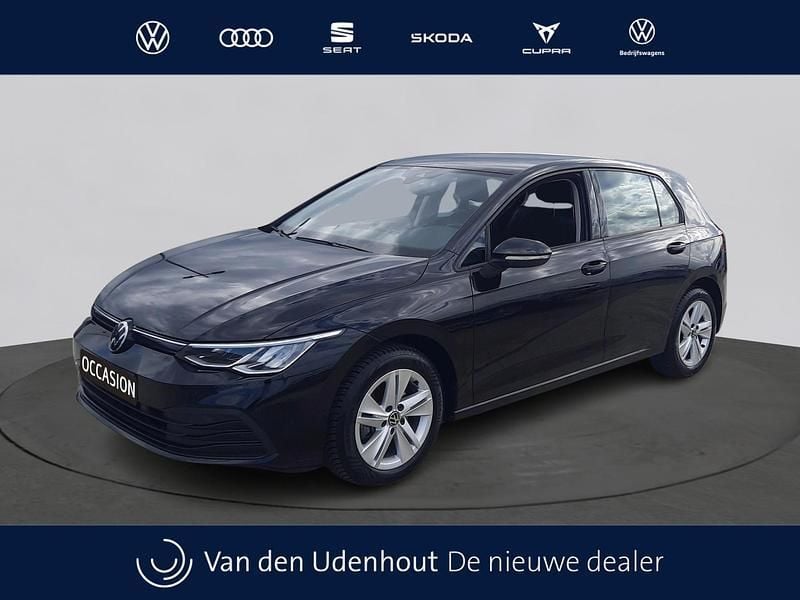 Zwart, metallic lak Gebruikt 2021 VW Golf VIII Life Hatchback | € 19.750 (Eerlijke prijs) - Afbeelding 1/4