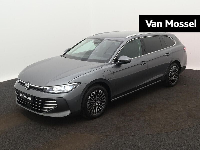 Grijs Nieuw 2025 VW Passat Business Stationwagen | € 55.000 (Iets duurder) - Afbeelding 1/4