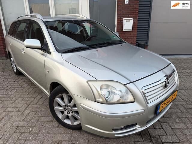 Grijs Gebruikt 2003 Toyota Avensis Luna Stationwagen | € 1.999 (Goede deal) - Afbeelding 1/4