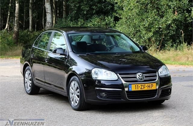 Zwart Gebruikt 2008 VW Jetta Sportline Sedan | € 2.999 (Goede deal) - Afbeelding 1/4