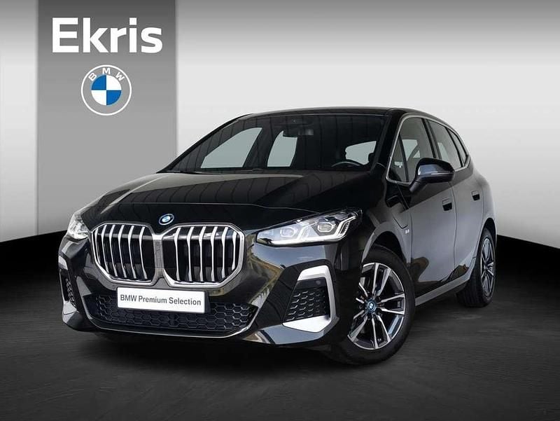 Zwart, metallic lak Gebruikt 2023 BMW 225 Active Tourer M Sport MPV | € 35.850 (Eerlijke prijs) - Afbeelding 1/4