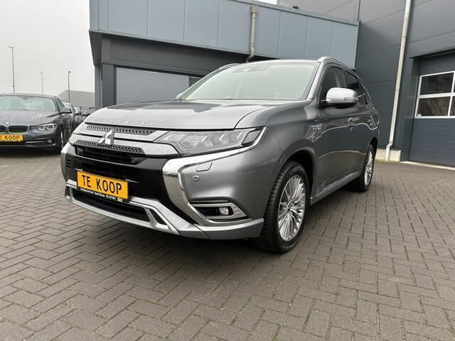 Grijs Gebruikt 2021 Mitsubishi Outlander SUV | € 24.350 (Eerlijke prijs) - Afbeelding 1/4