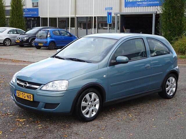 Groen Gebruikt 2006 Opel Corsa Hatchback | € 1.750 (Eerlijke prijs) - Afbeelding 1/4
