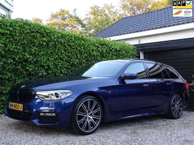 Blauw, metallic lak Gebruikt 2017 BMW 520 Executive Stationwagen | € 26.950 - Afbeelding 1/4